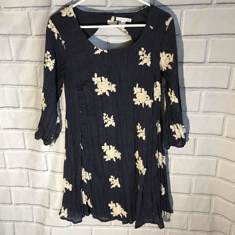 Westport size small dress pleated floral embellished